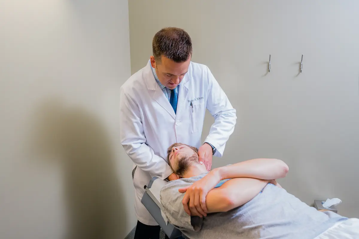 can a chiropractor help a pinched nerve in neck